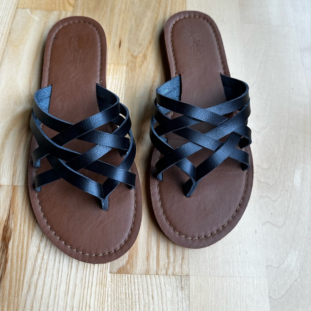Universal Thread Black Sandals